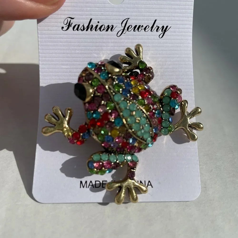🆕🎄 VIVID RHINESTONE FROG BROOCH‎